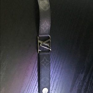 Louis Vuitton bracket (black)